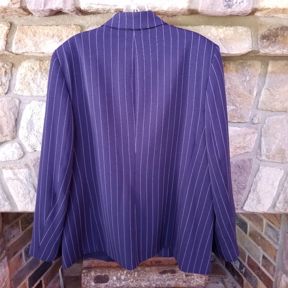 Tahari Blazer Size 16 Navy Chalk Stripe - Picture 4 of 10
